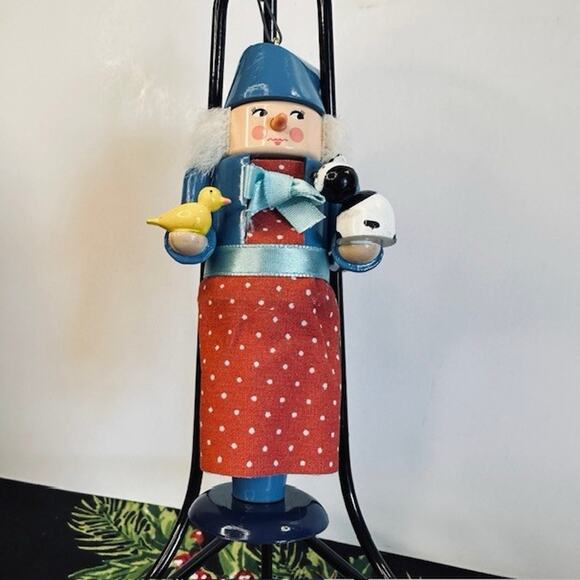 Hallmark Keepsake Ornaments 1992 Frieda The Animals' Friend Nutcracker VTG - Picture 4 of 16